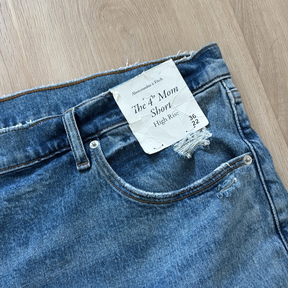 A&F - High Rise 4" Mom Short - Picture 12 of 16